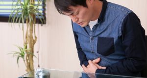 十二指腸潰瘍の症状、原因、治療法を解説【炎症が悪化して粘膜をえぐる】